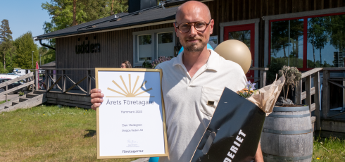 Dan Hedegren, årets företagare 2023 utanför Skärgårdsudden.